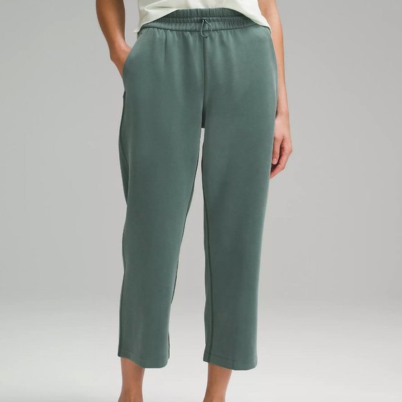 NWT Lululemon size 6 Softstreme High-Rise Straight-Leg Cropped Pant